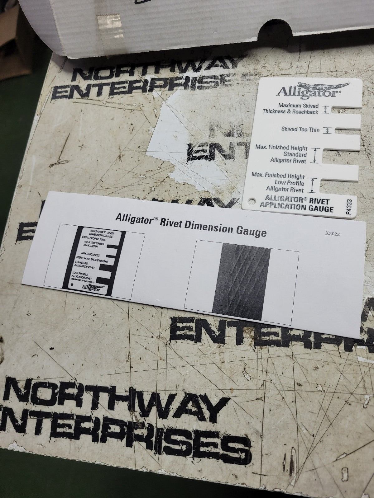 ZAH9000240 - 7" Basic Alligator Rivet Installation Tool - NEW HOLLAND AGRICULTUR