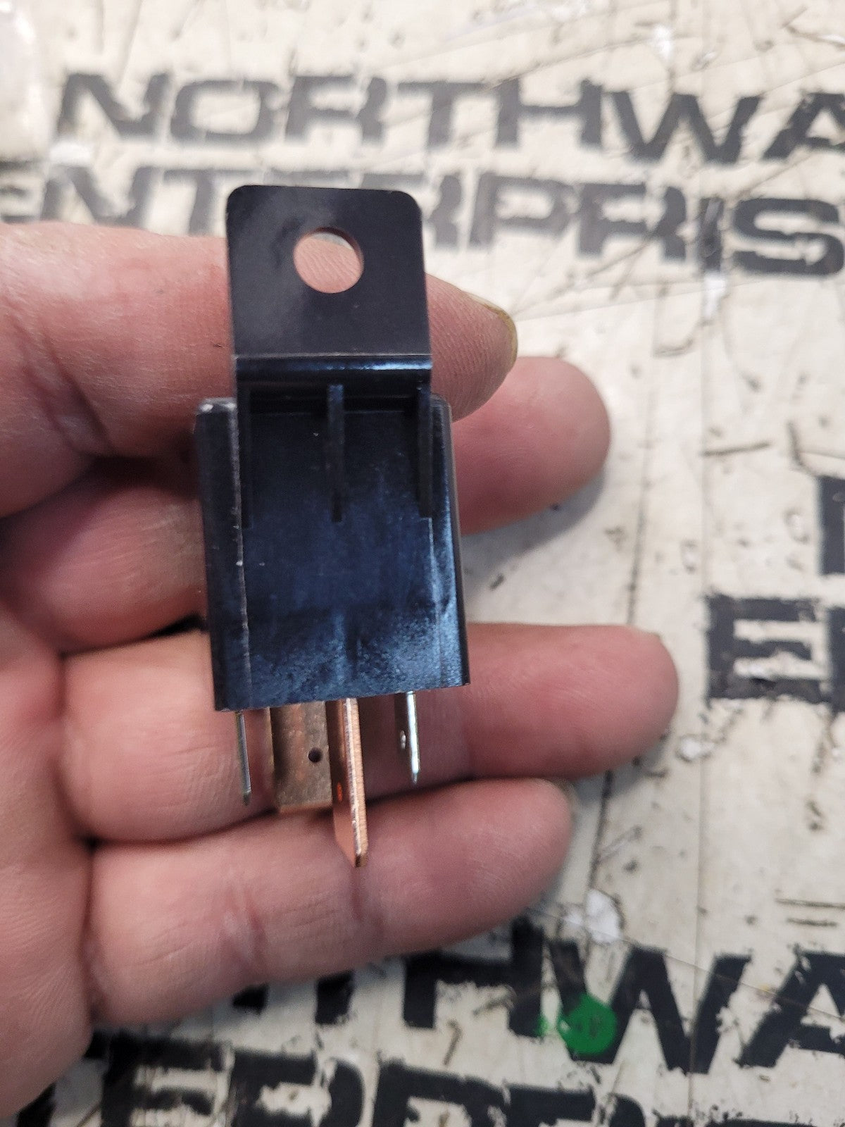 7065058M91 AGCO Relay