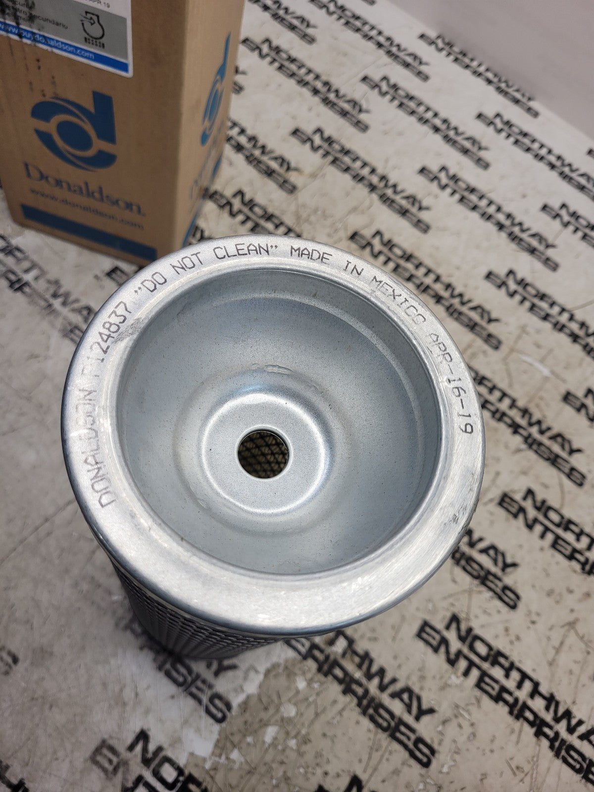New P124837 DONALDSON AIR FILTER