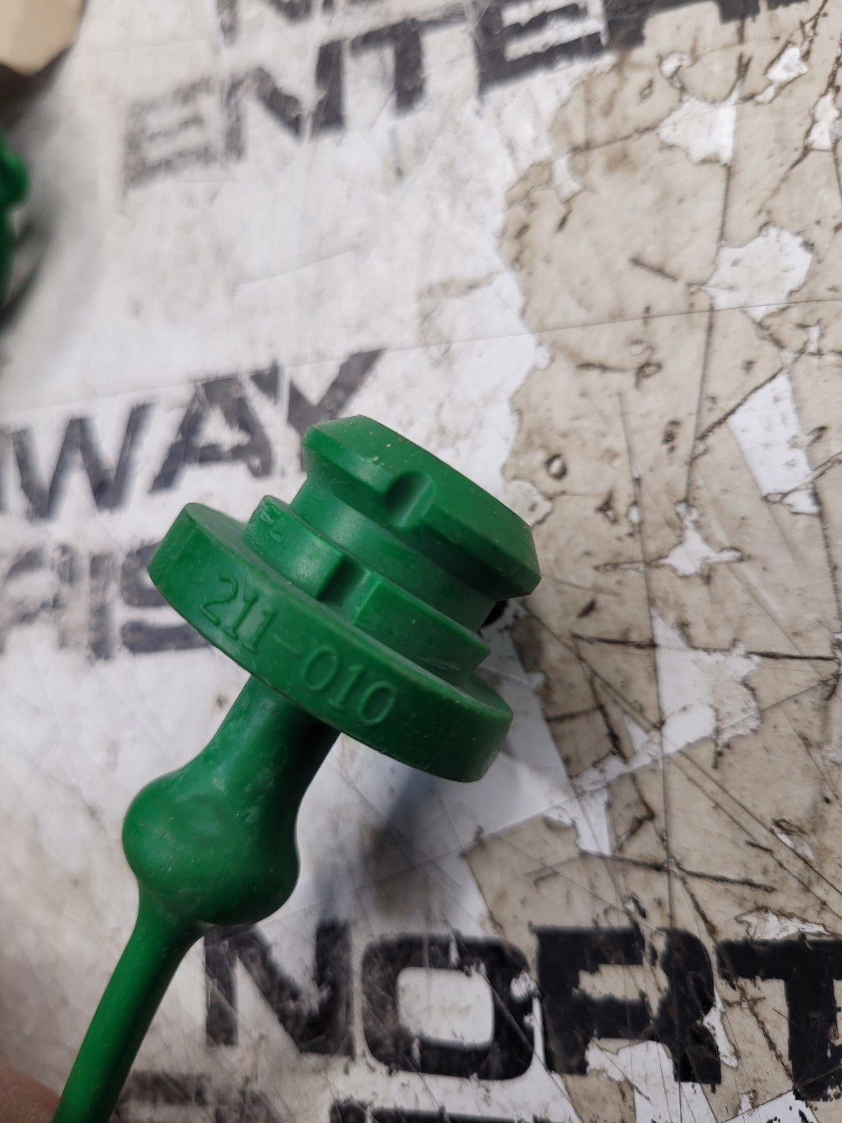 New P211010 Lot of 9 Caps 1/2 Dust Plug