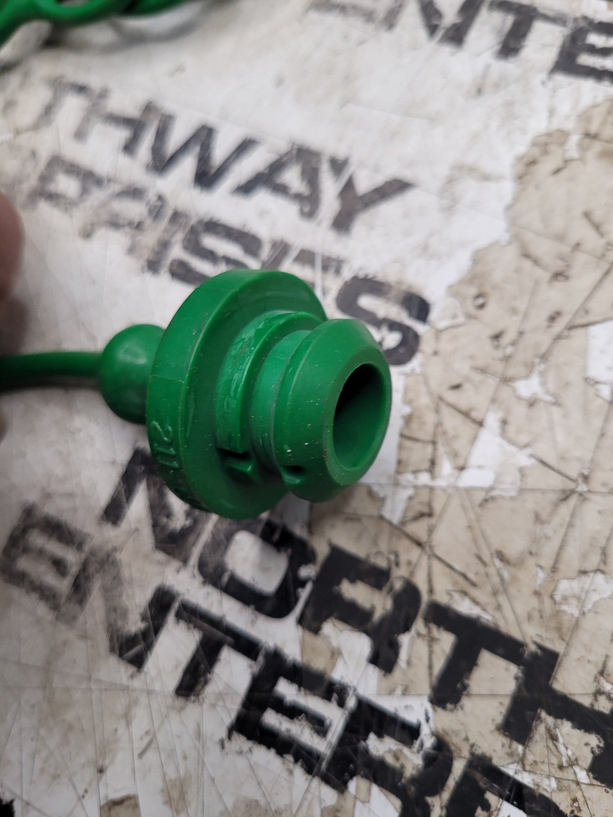 New P211010 Lot of 9 Caps 1/2 Dust Plug