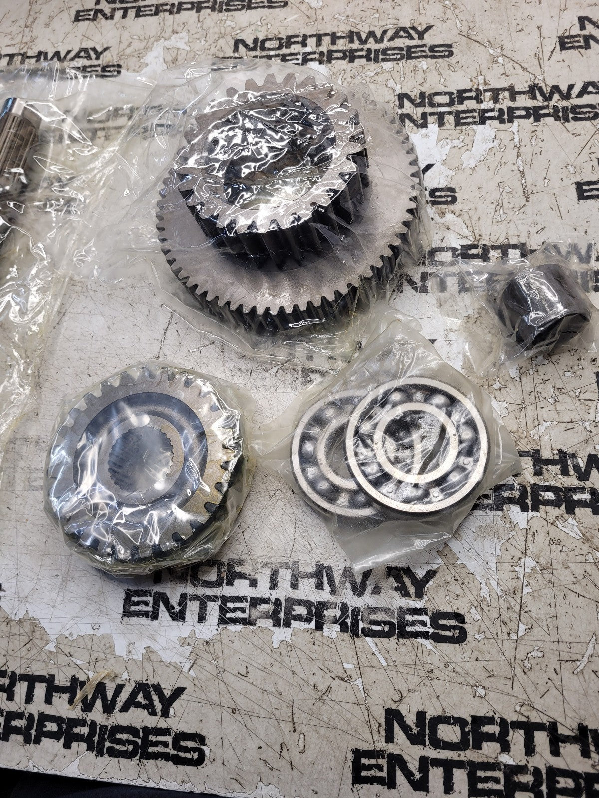 New OEM Kubota L8316 (TD170-98661) MID PTO GEAR KIT for E30 OEM Kubota L8316