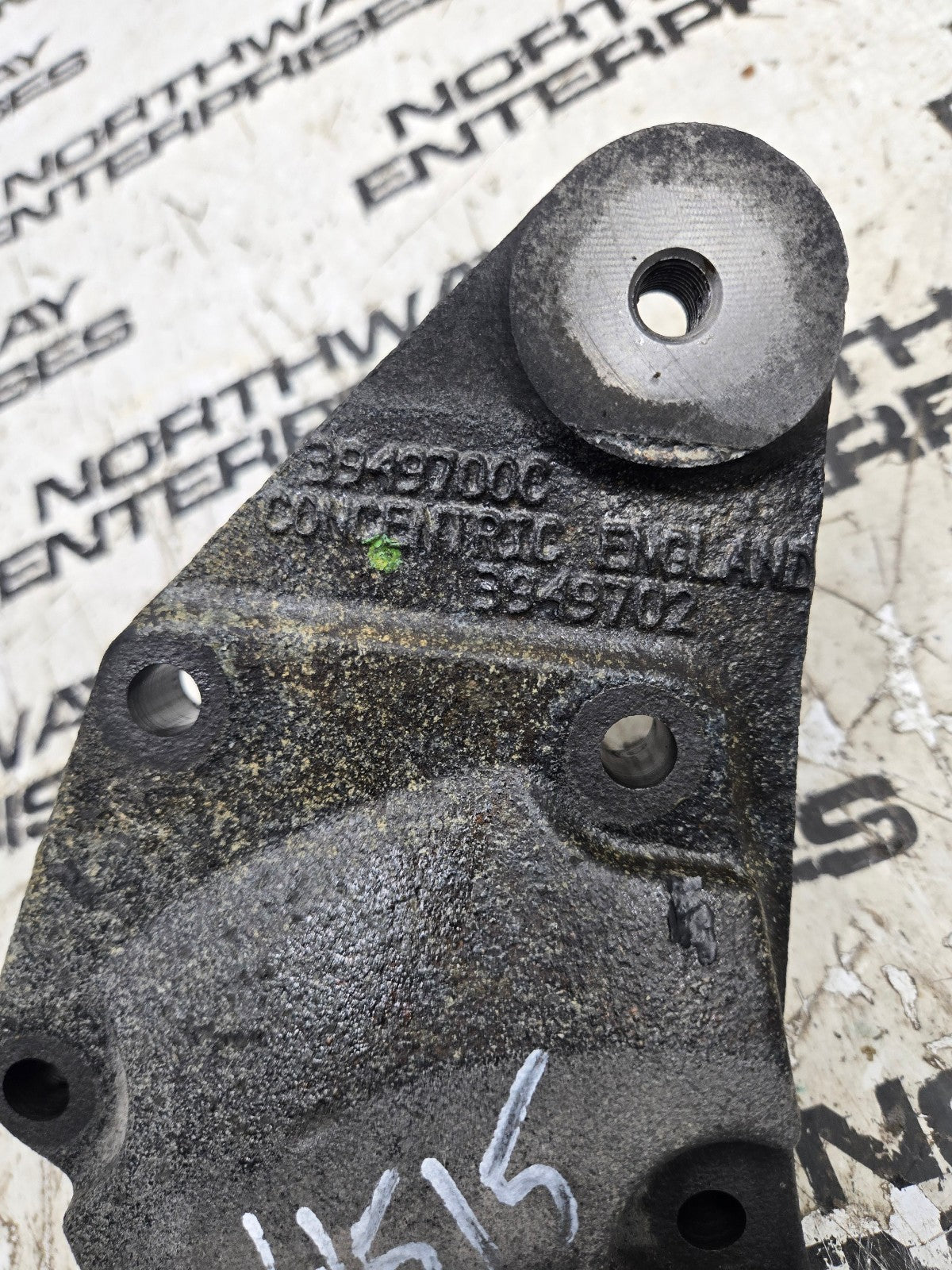 3949702 Cummins 2500 3500 5.9L 6.7 fan hub mout pulley bracket dodge 04-09