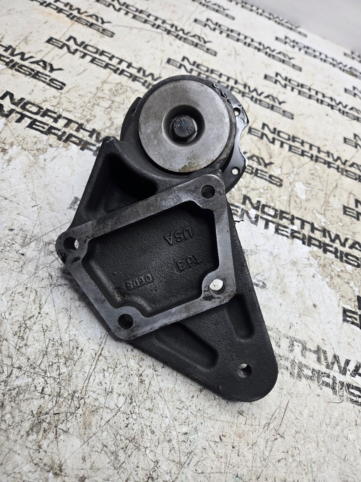3949702 Cummins 2500 3500 5.9L 6.7 fan hub mount pulley bracket dodge 04-09