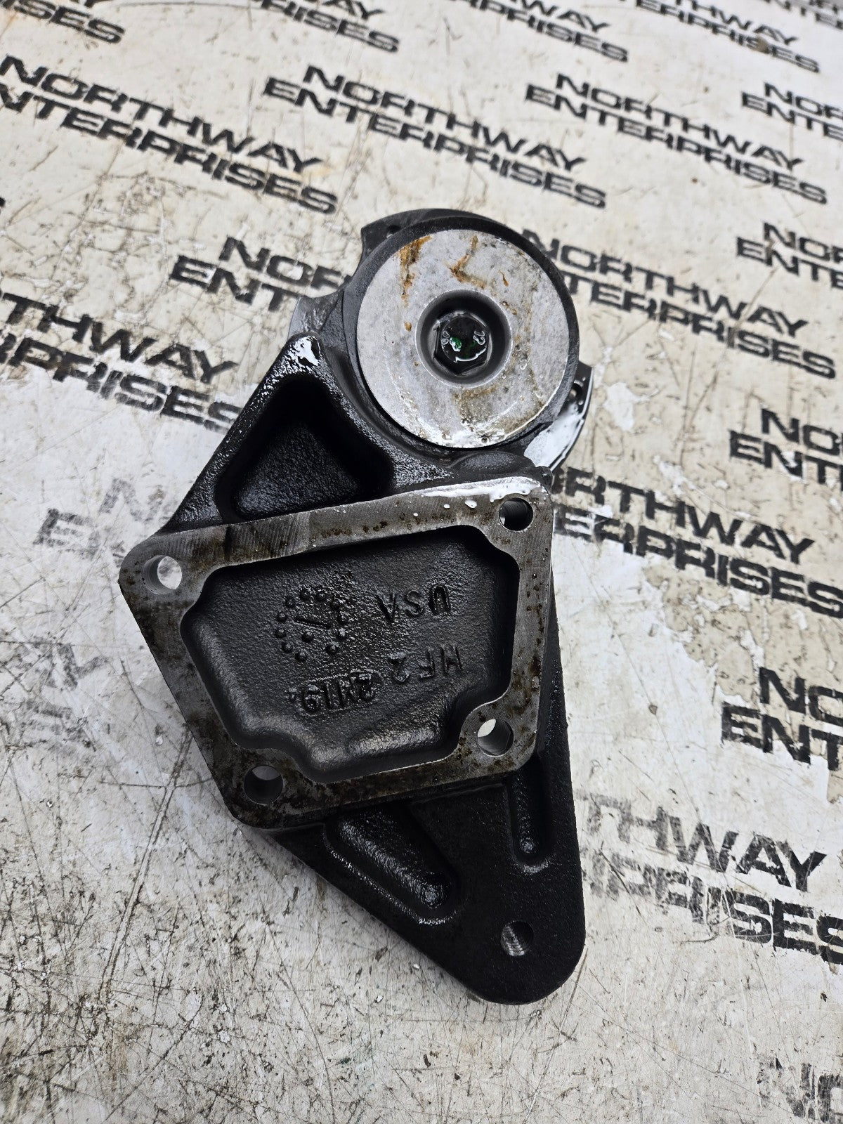 3949702 Cummins 3500 5.9L 6.7 fan hub mount pulley bracket dodge 04-09 5086744AA