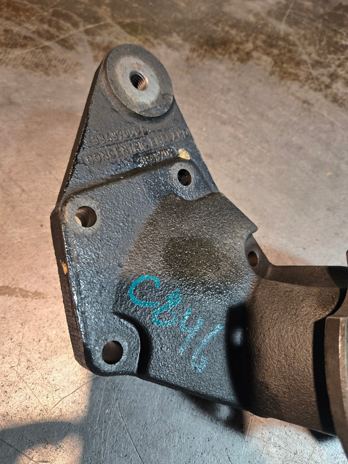 3949700 Cummins 3500 5.9L 6.7 fan hub mount pulley bracket dodge 04-09 5086744AA