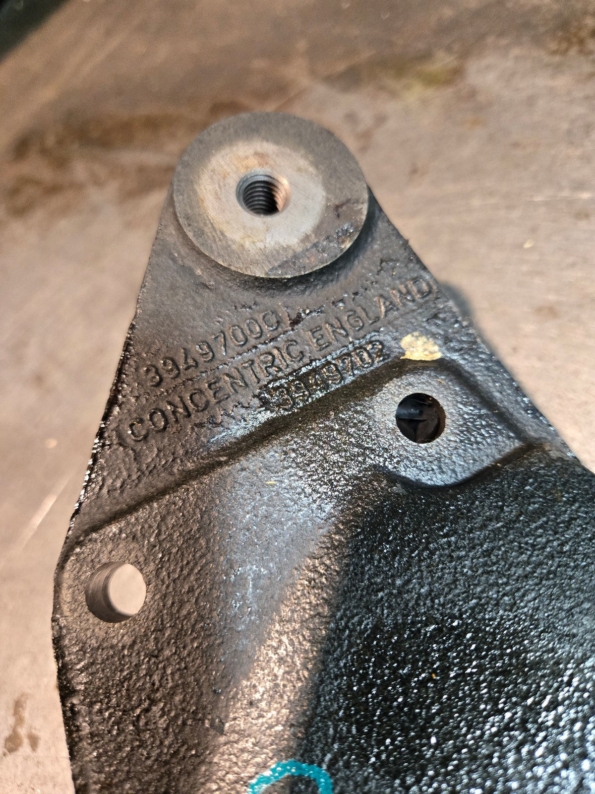 3949700 Cummins 3500 5.9L 6.7 fan hub mount pulley bracket dodge 04-09 5086744AA