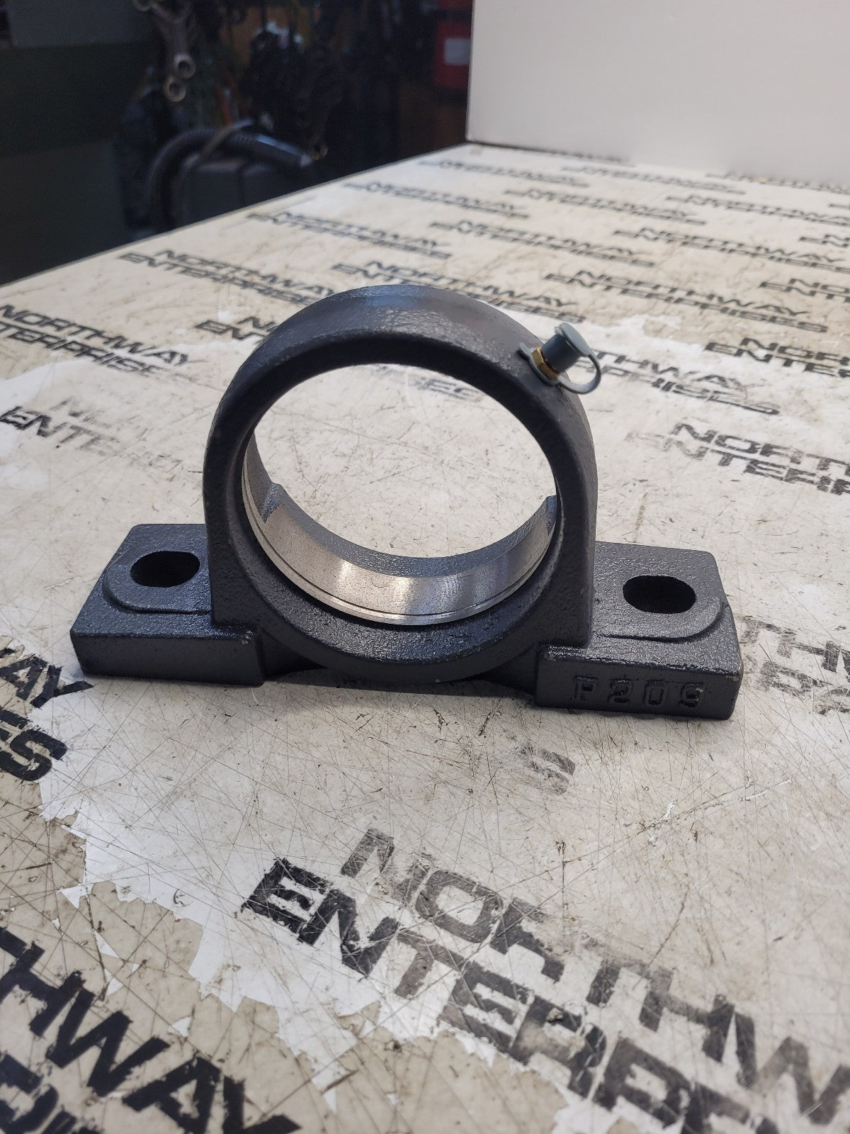 CAST FLANGE HOUSING P209 BE1P209
