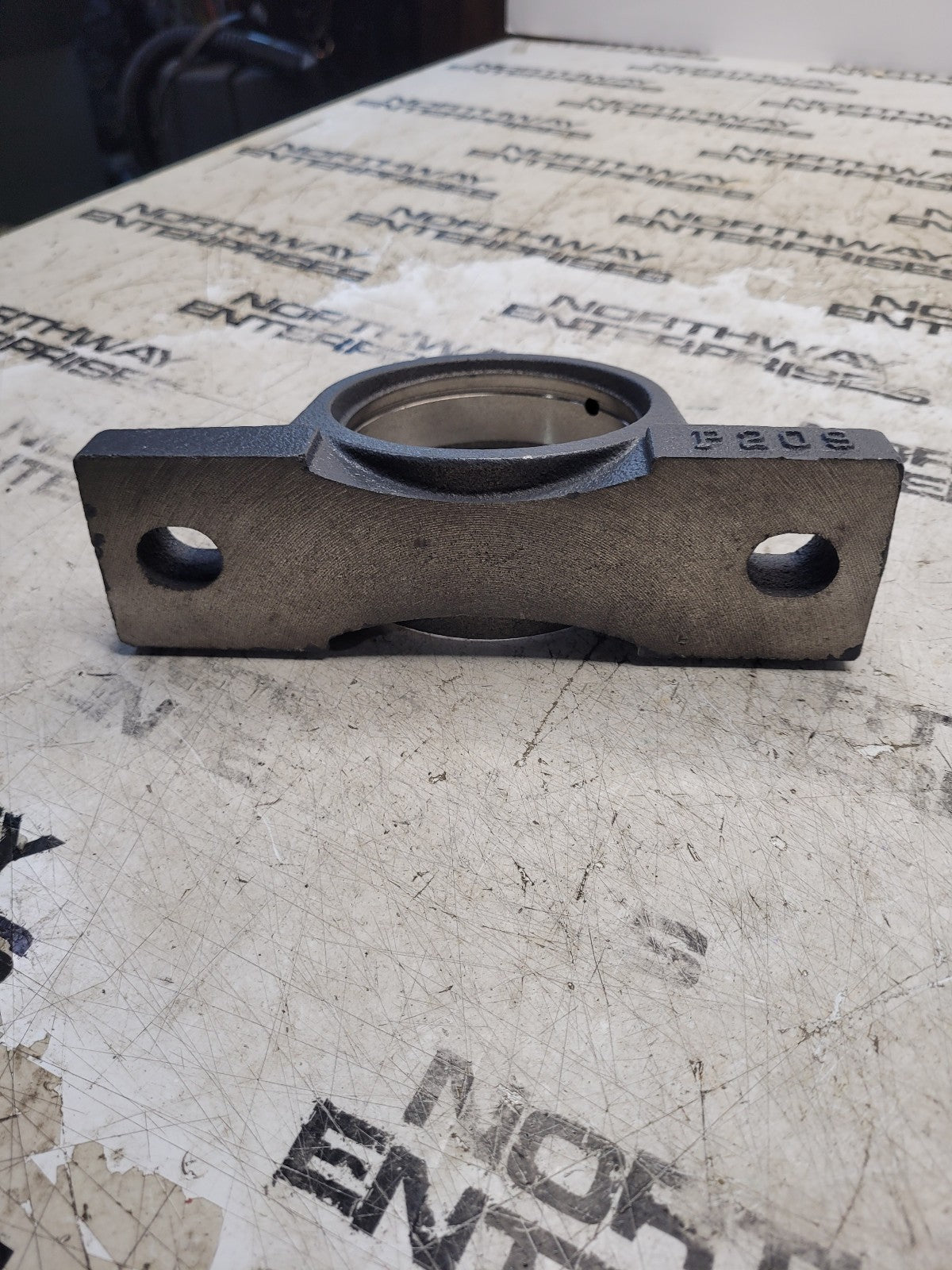 CAST FLANGE HOUSING P209 BE1P209