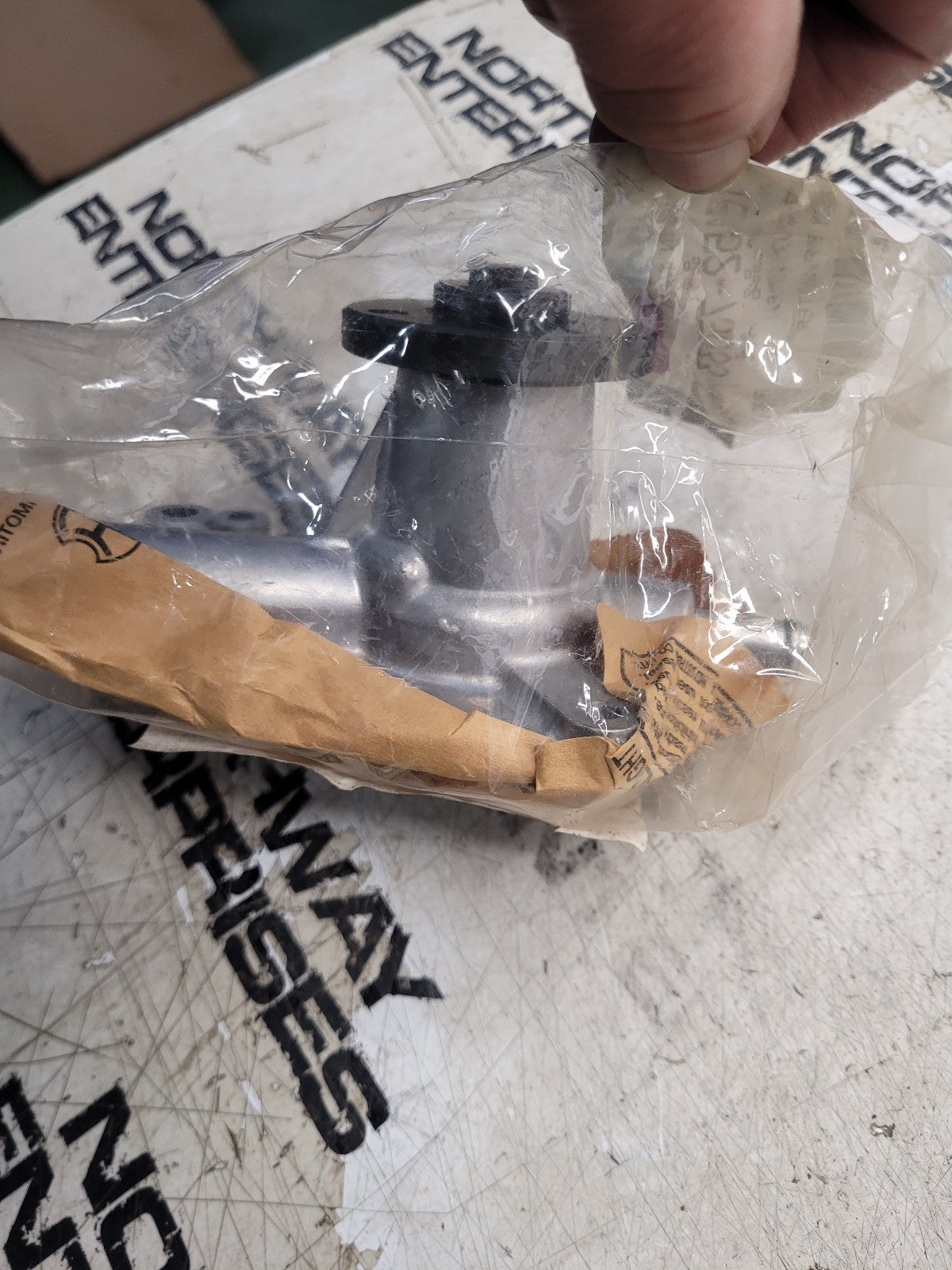 1E152-73033 WATER PUMP GENUINE Kubota KX41 G1700 ZD18 ZD321 Engine D722