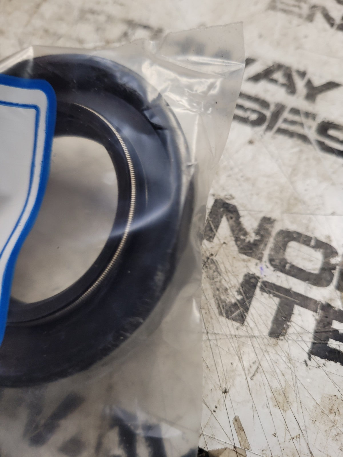 New Holland Seal Part # 81717077