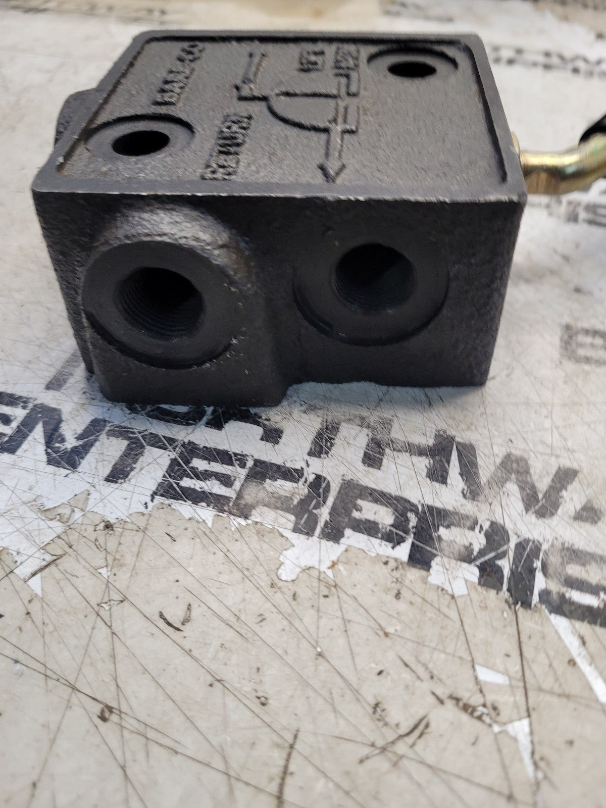 Bare-Co - 3 WAY ISOLATOR VALVE=MF | B 5210 B5210