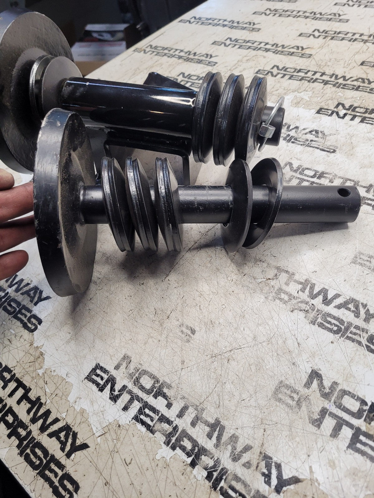 BX2762 SKID SHOES 70001-00648 AND BRACKET