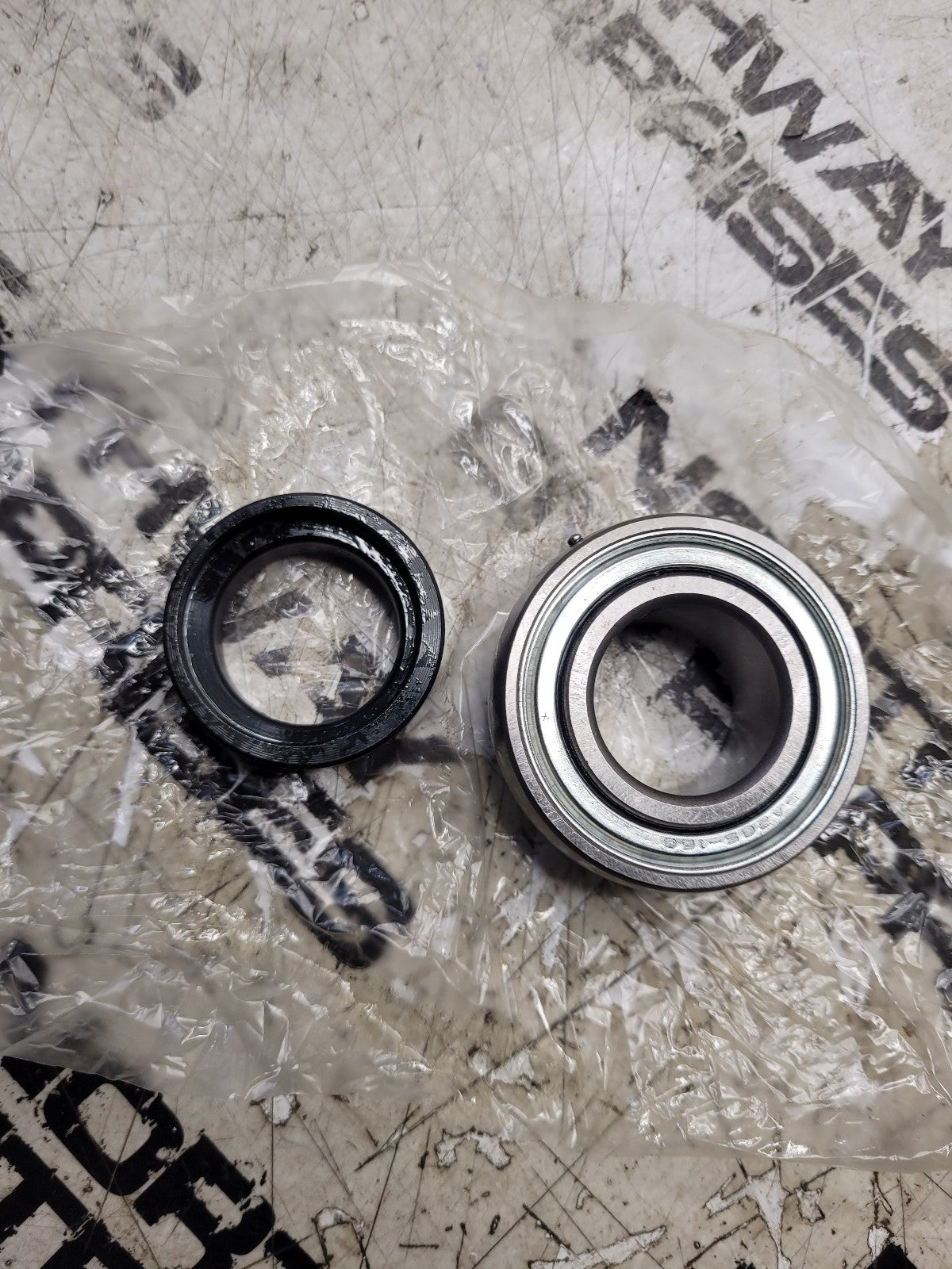 SA205-16G Insert Bearing 1" Bore RE-LUBABLE w/Eccentric Locking Collar