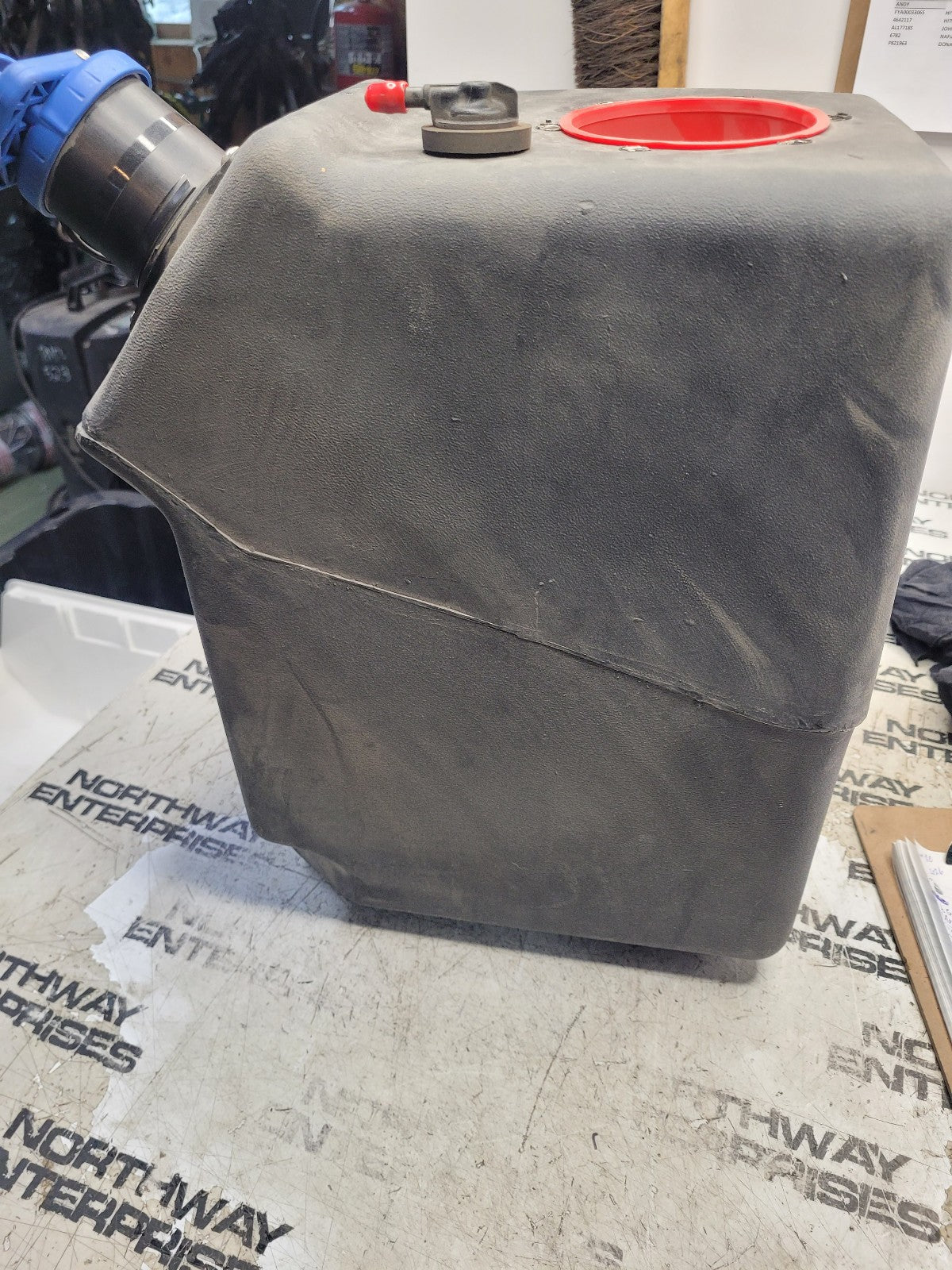 JLG DEF TANK ASSEMBLY 1001164967S