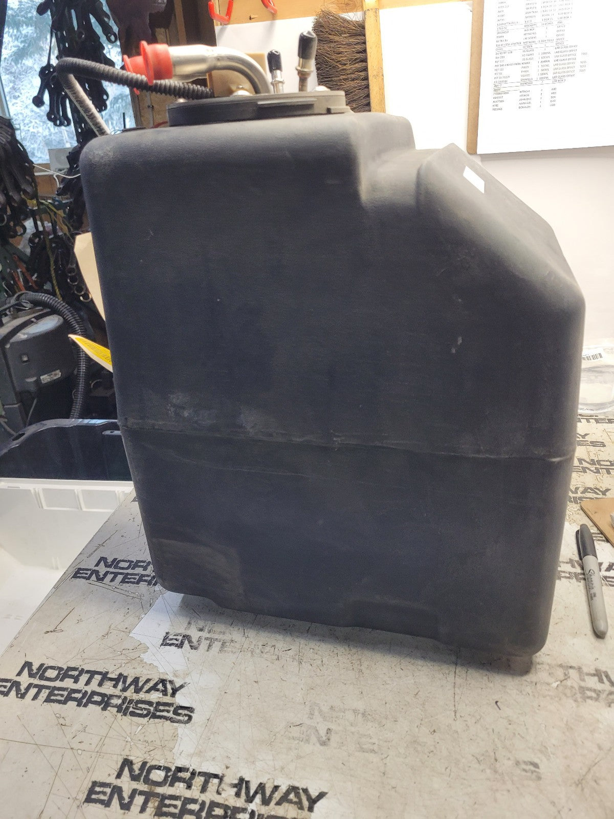 JLG DEF TANK 1001289559S W/ HEADER SENDING UNIT 1001278919S