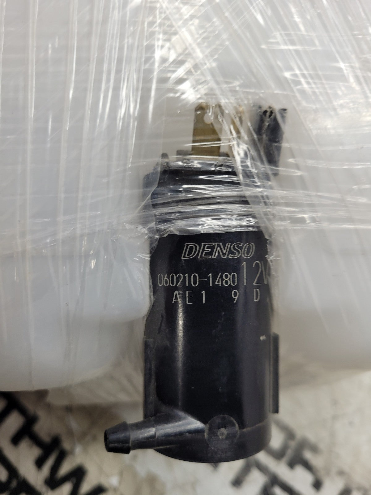 NEW 27406-908 WASHER BOTTLE 060210-1480 PUMP 12V