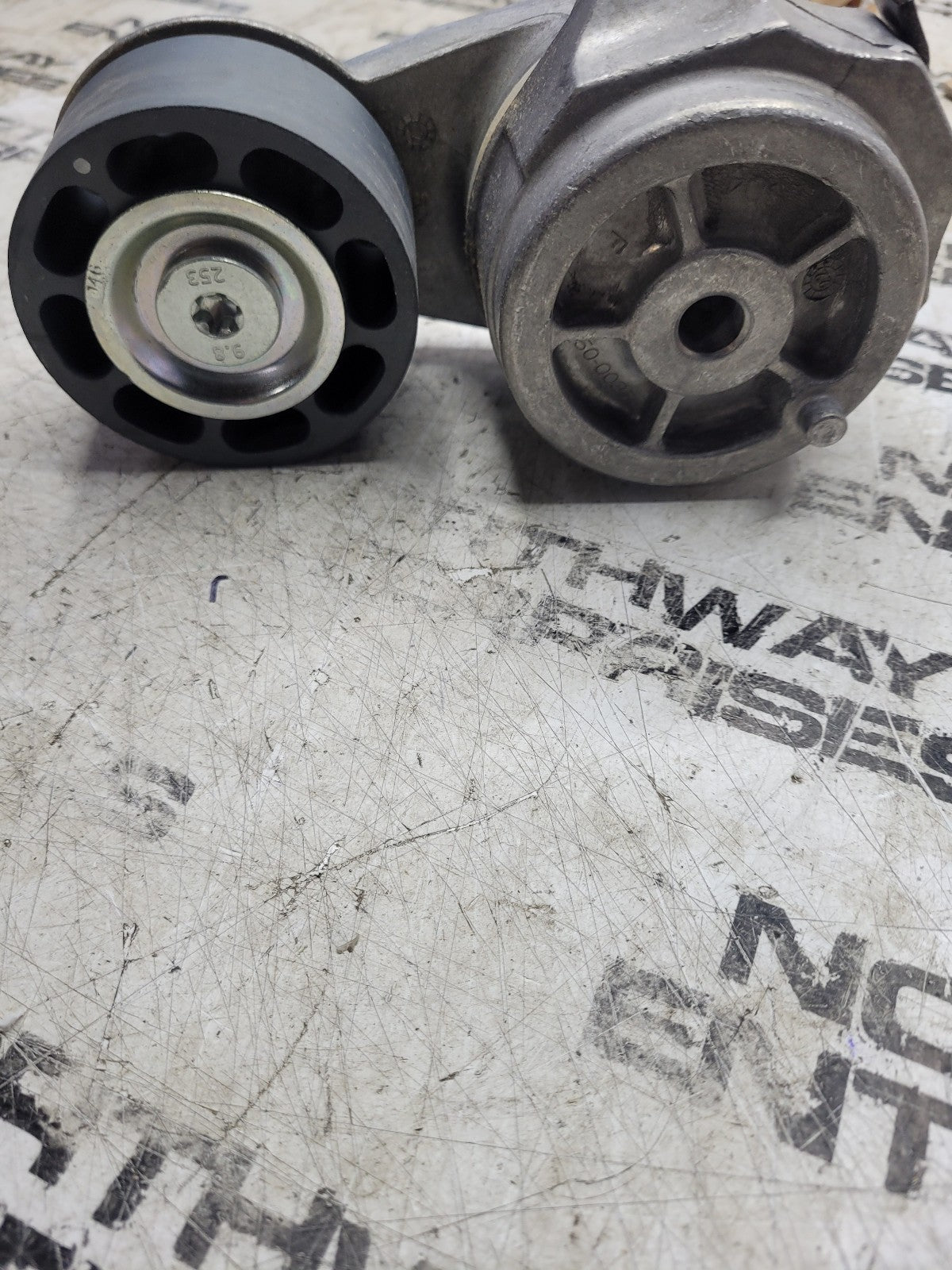 NEW OEM CUMMINS 3976833 BELT TENSIONER XTREME PN  13984-037