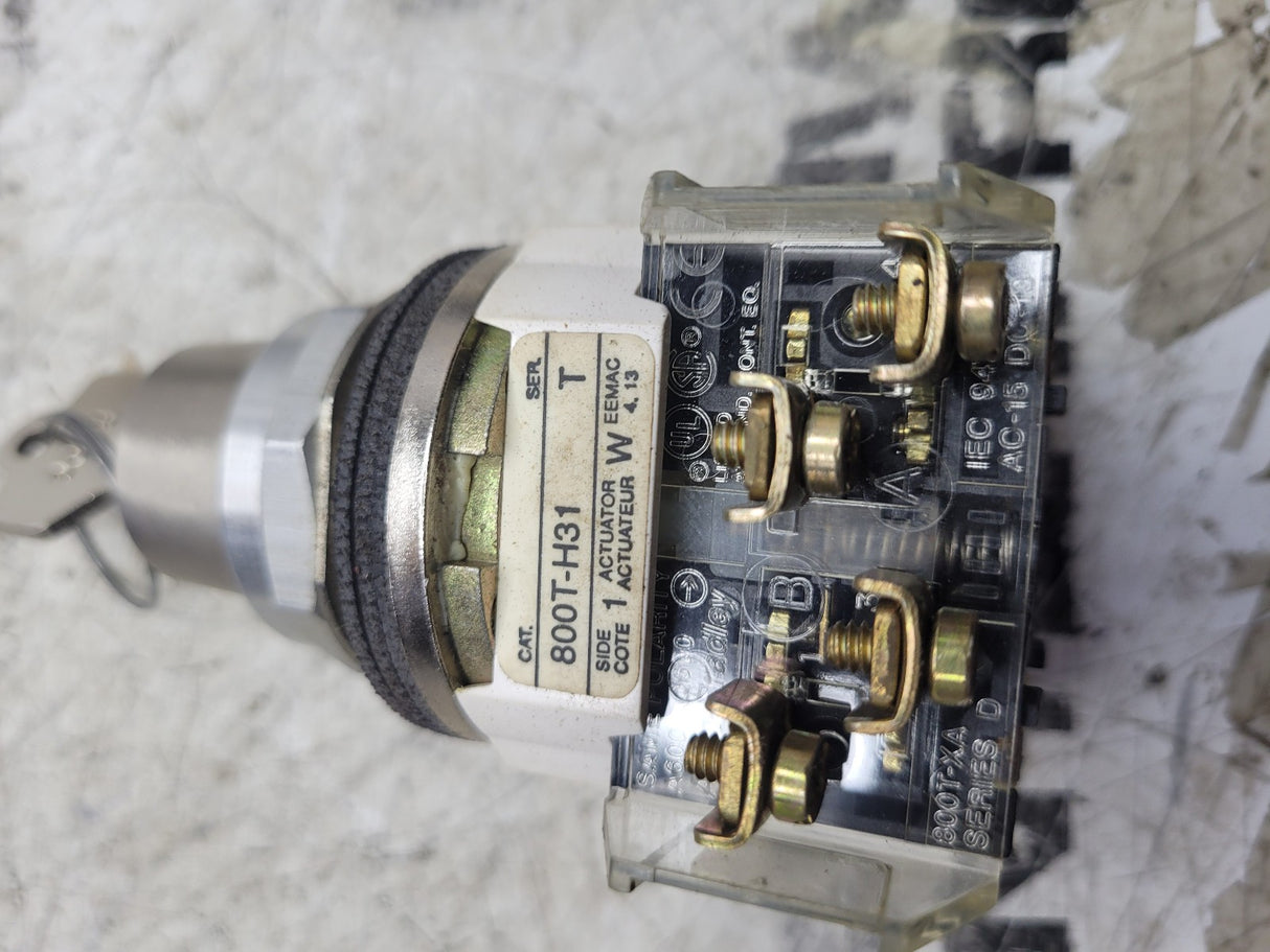 NEW EUCLID HITACHI E4039462 800T-H31 KEY CYLINDER
