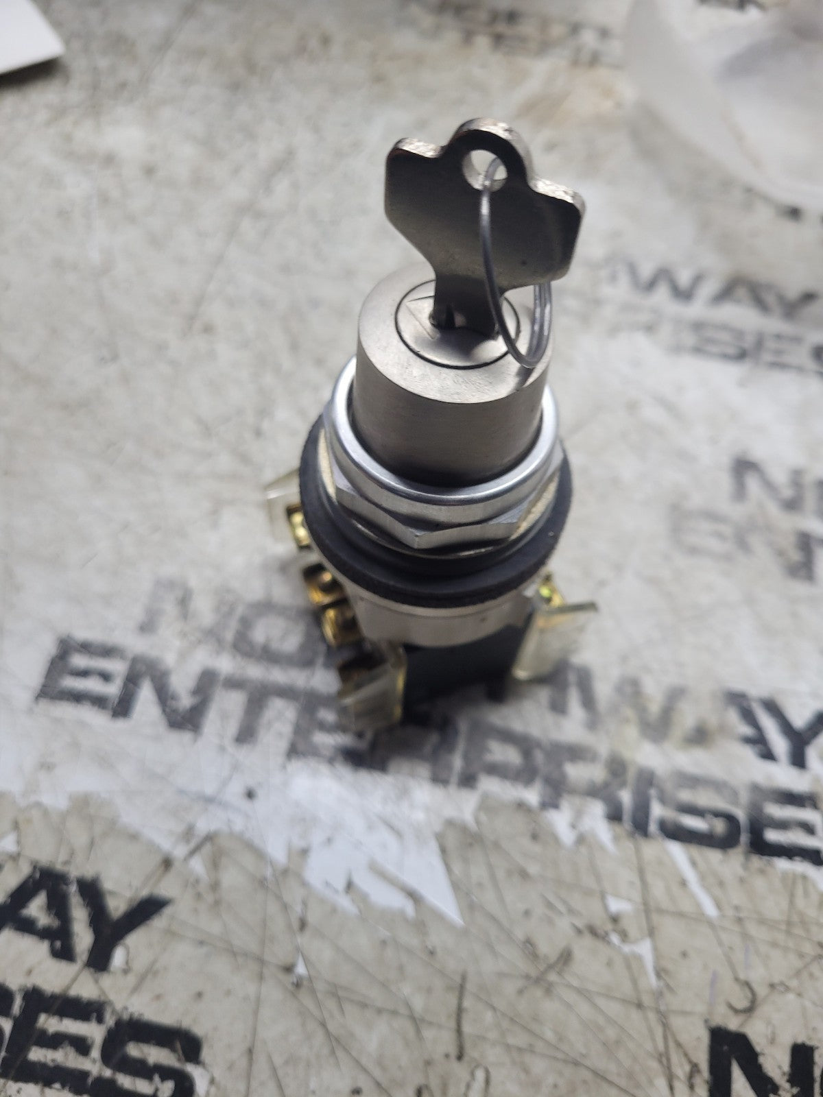 NEW EUCLID HITACHI E4039462 800T-H31 KEY CYLINDER