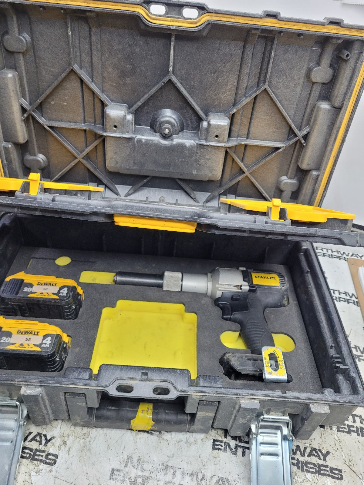PB2500N STANLEY NeoBolt® PB2500N Cordless Lockbolt Tool