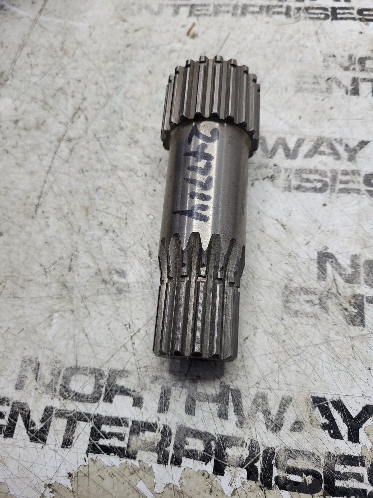 247714 NEW Spicer PUMP DR. SHAFT
