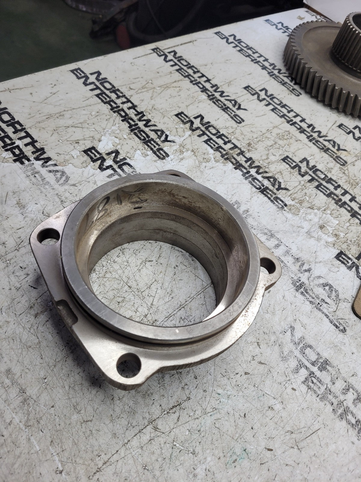 NEW  Dana Spicer 218735 - BEARING CAP 218807