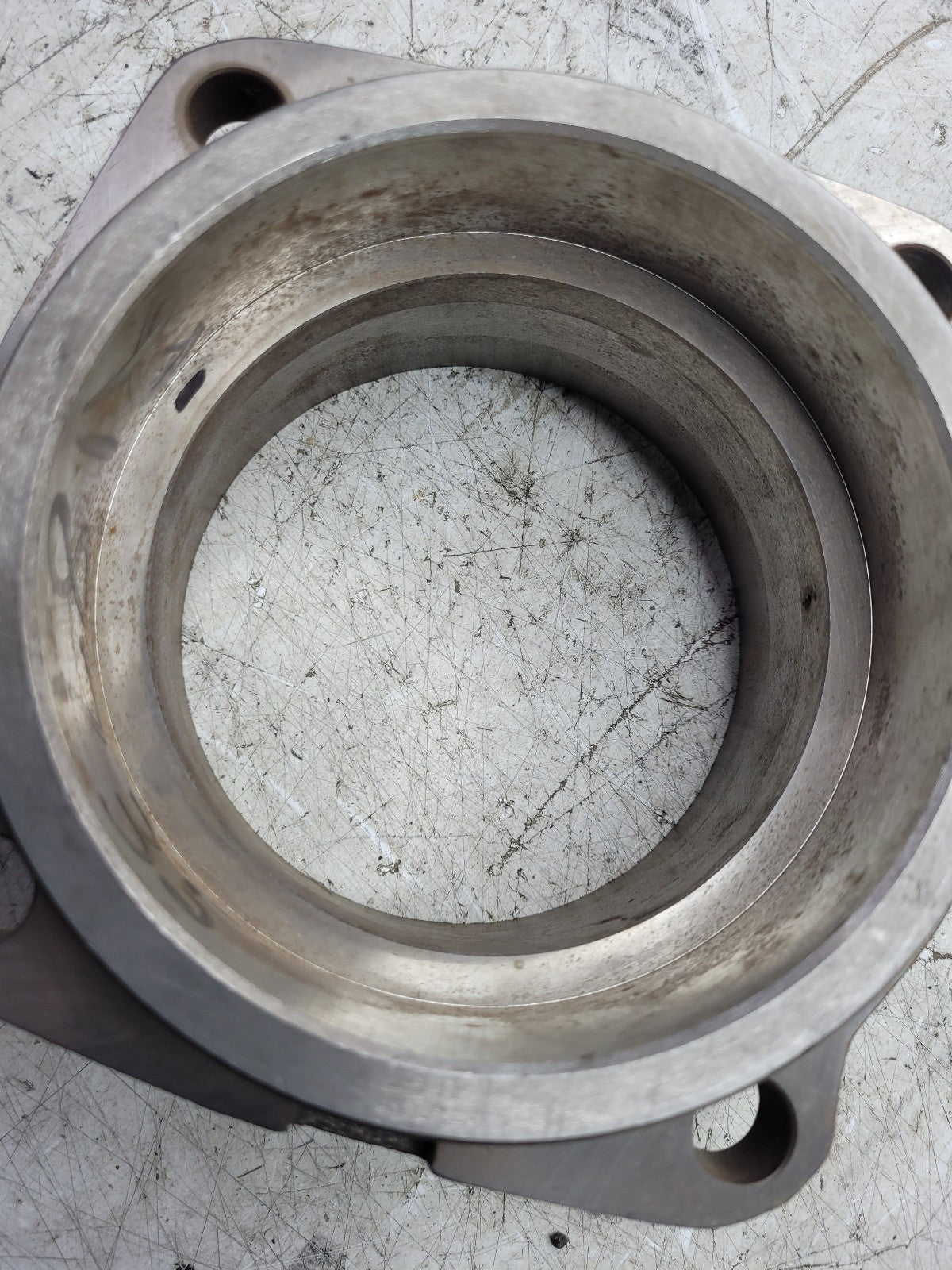 NEW  Dana Spicer 218735 - BEARING CAP 218807