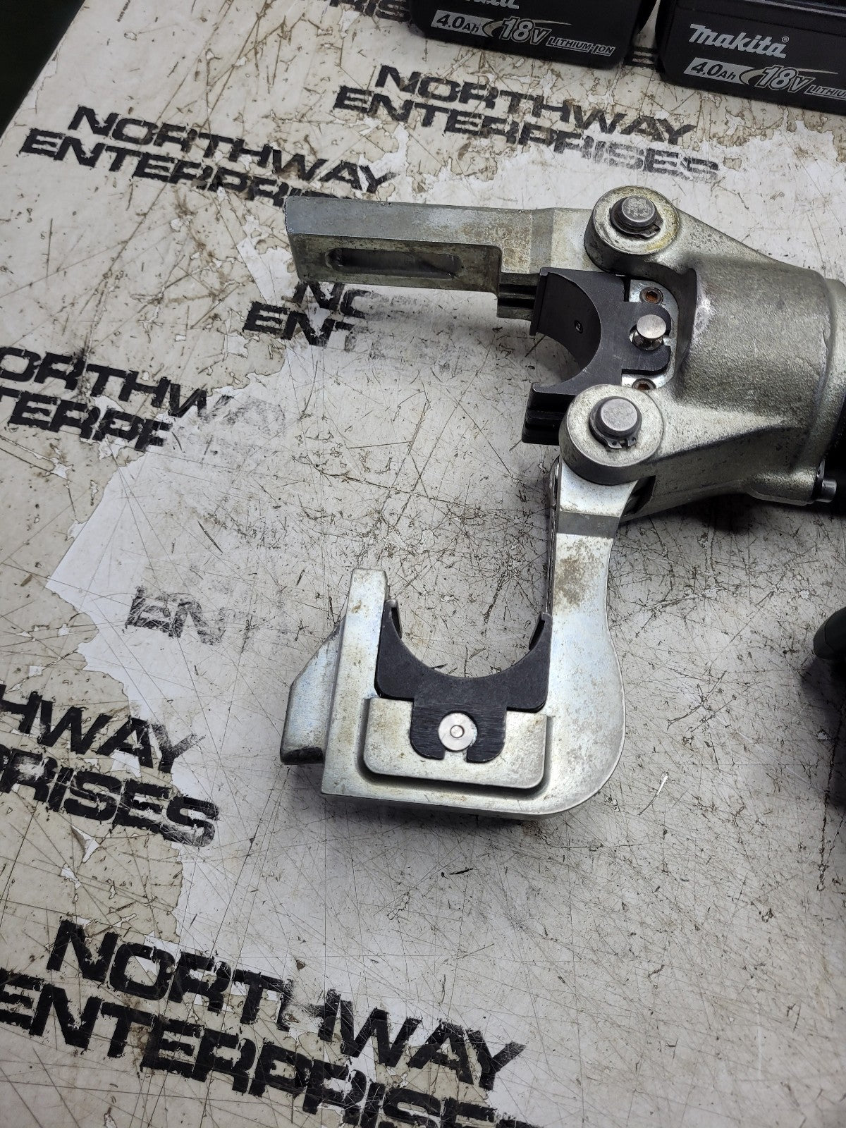 Used E12CCXLX GATOR 12 TON 40MM 8AWG-750 GREENLEE UA12ID CRIMPING TOOL