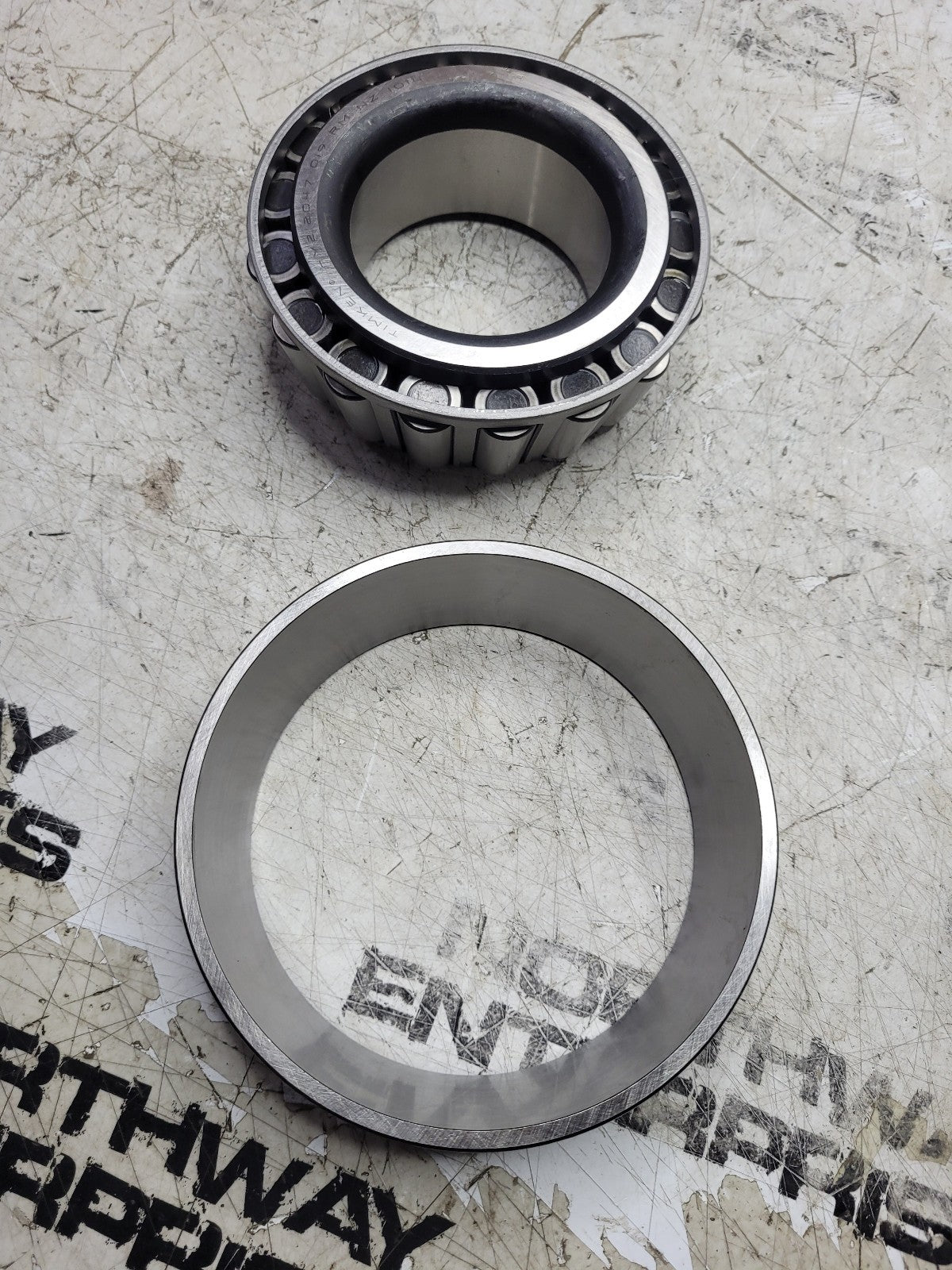 NEW TIMKEN HM212047-20024 BEARING AND RACE ASSEMBLY HM212011-20024