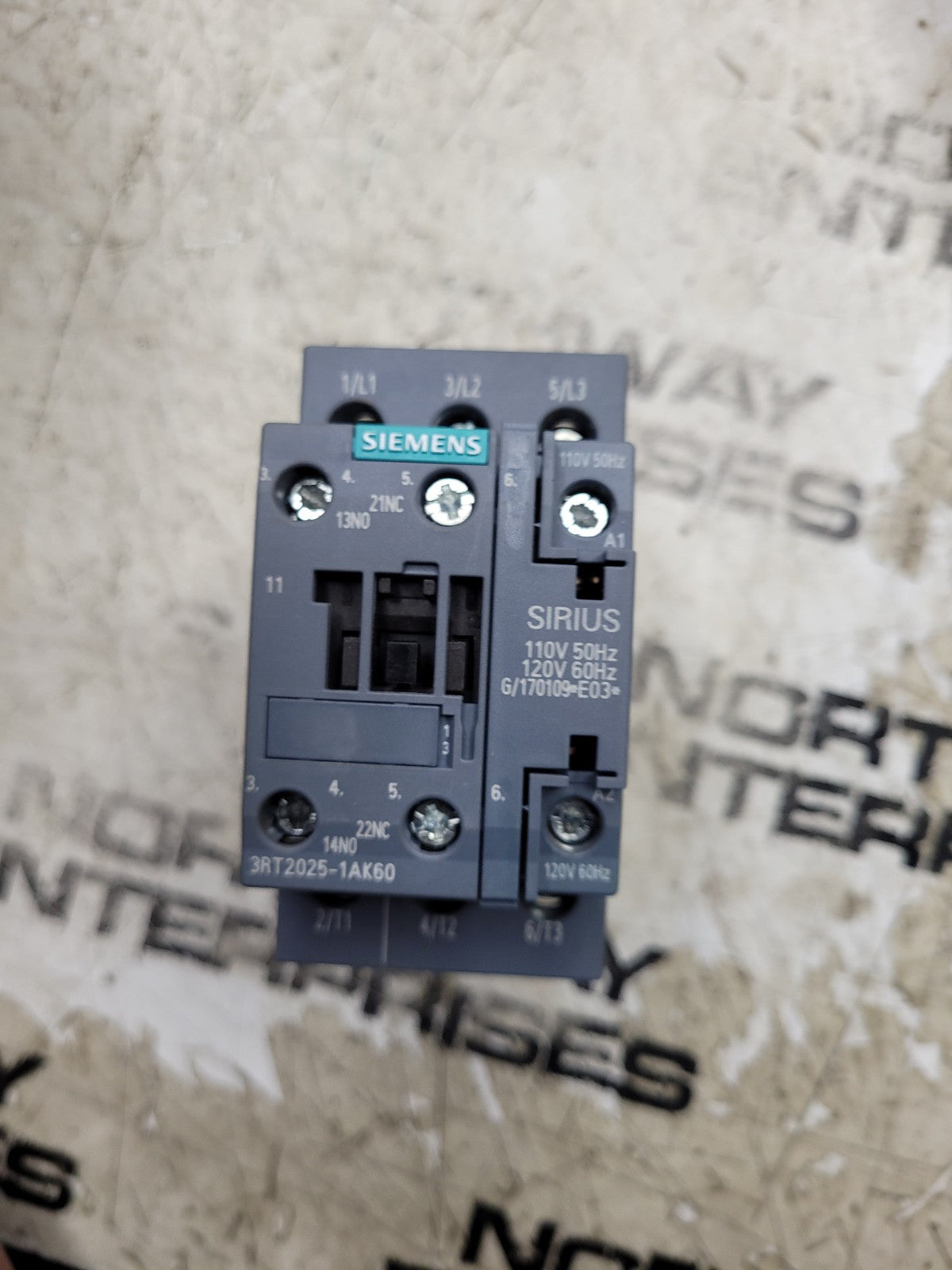 NEW 3RT2025-1AK60 3RT20251AK60 3 pole, 16 AMP contactor