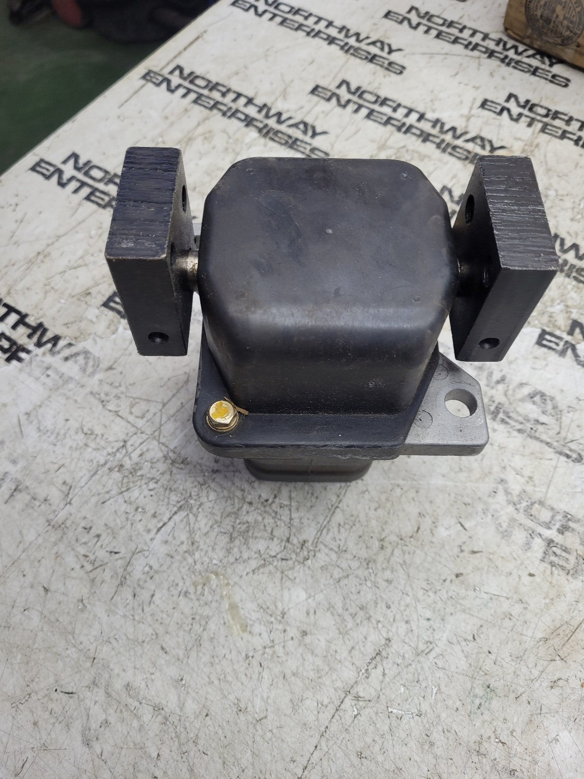 NEW HITACHI 9151782 FLOW CONTROL HYD. VALVE AT216017