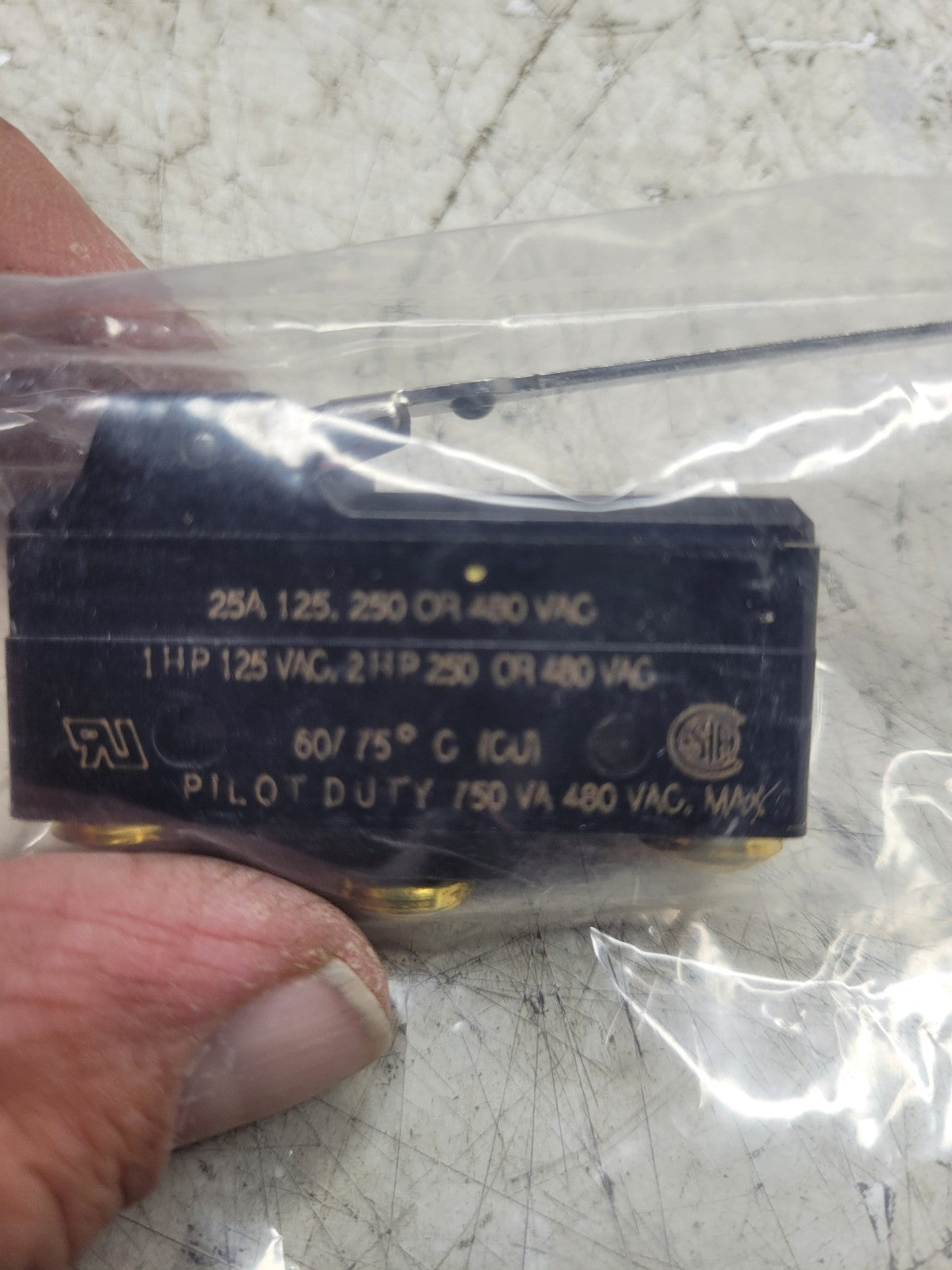 NEW BE-2RV-A4 BE2RVA4 MICRO SWITCH 25 A 1HP 125VAC BLACK