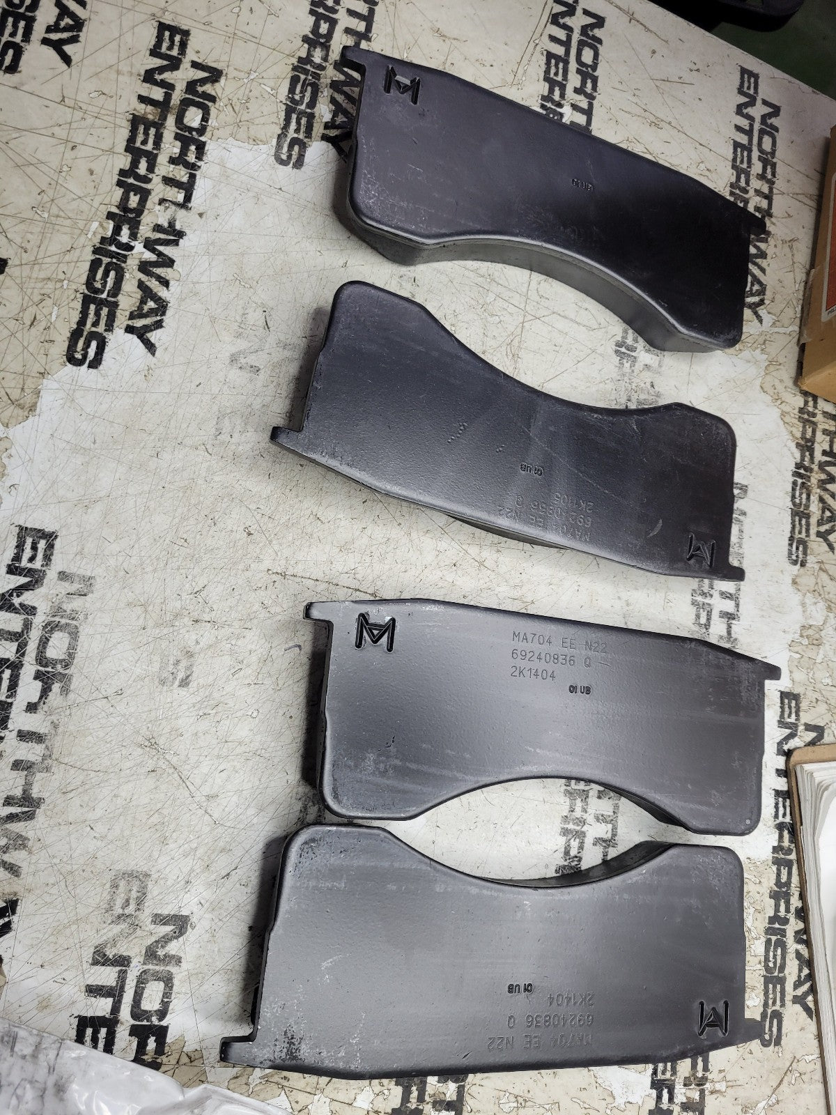 New Meritor KITD769704HWD 9c4z-2001-b Disc Brake Pad Kit 9C4Z2001B