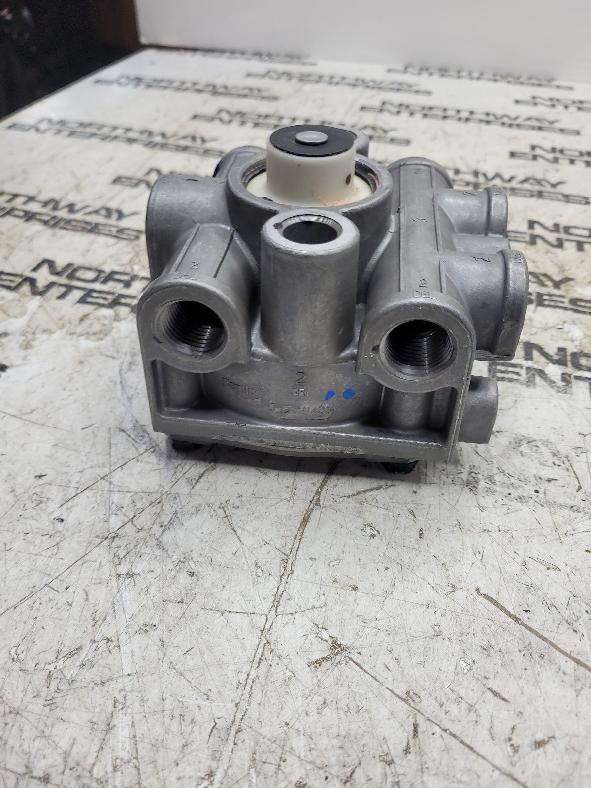 NEW Genuine Bendix R12 Relay Valve 803115