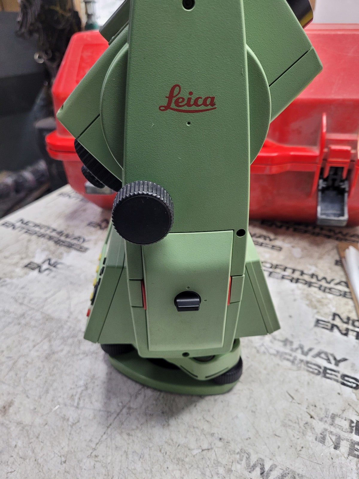 USED TC403 LEICA TOTAL STATION