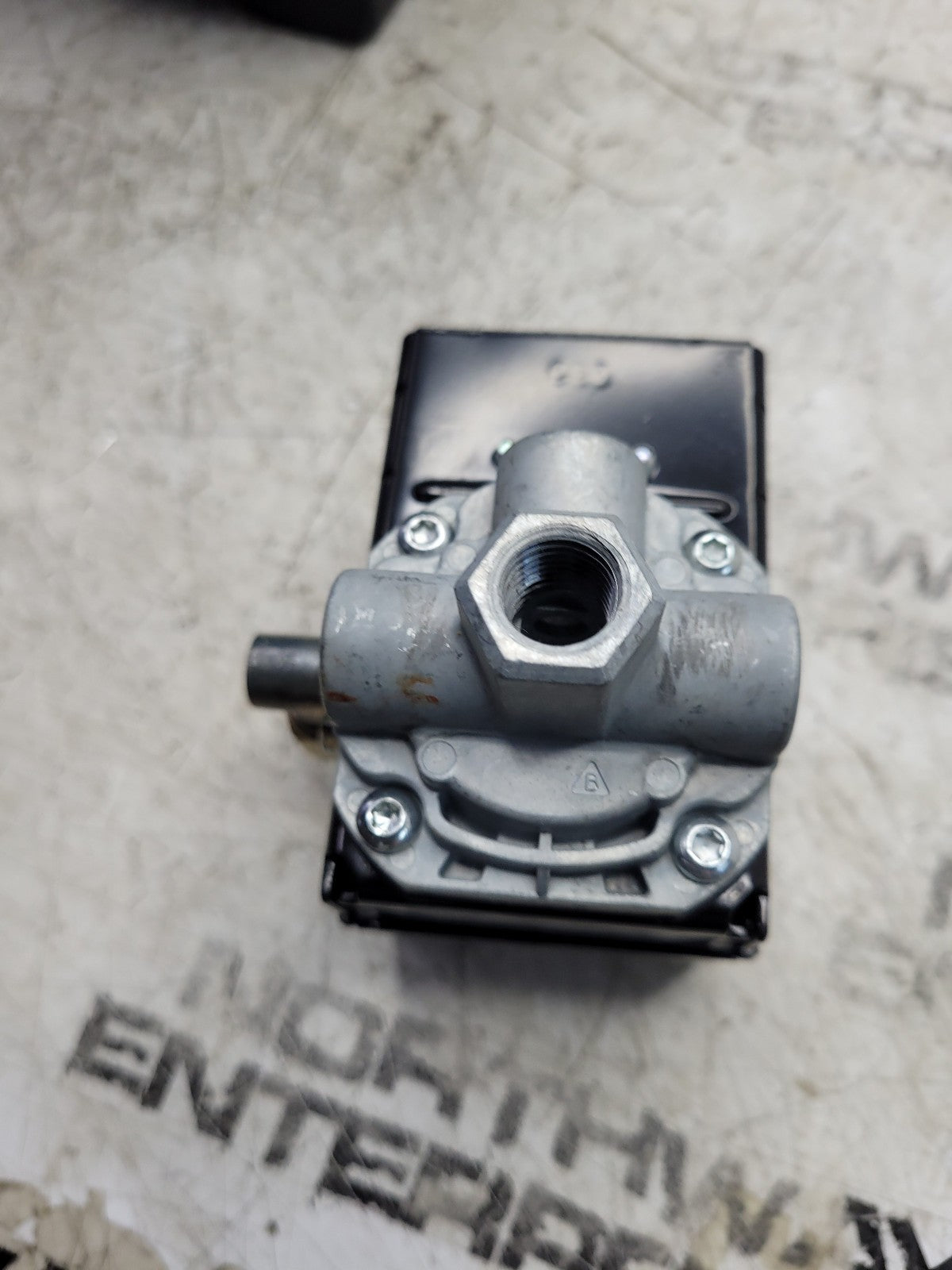 NEW INGERSOLL RAND # 56288020-01 PRESSURE SWITCH