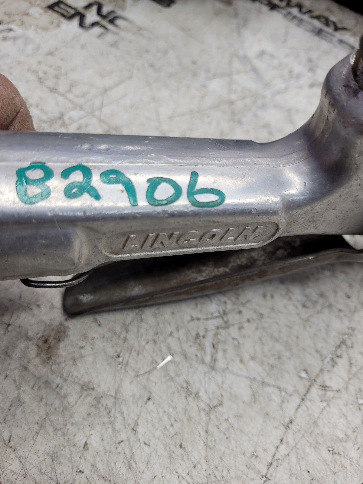 USED Lincoln Industrial 82906 Non-Metered Control Valve, ½" NPT, 1,000 psi