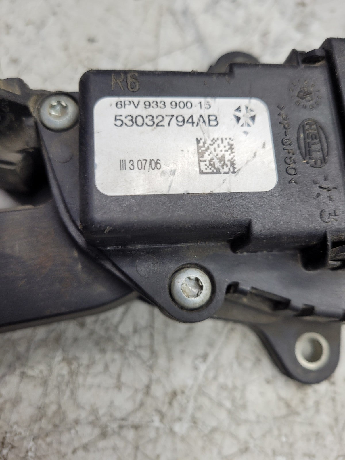 USED 53032794AB THROTTLE PEDAL