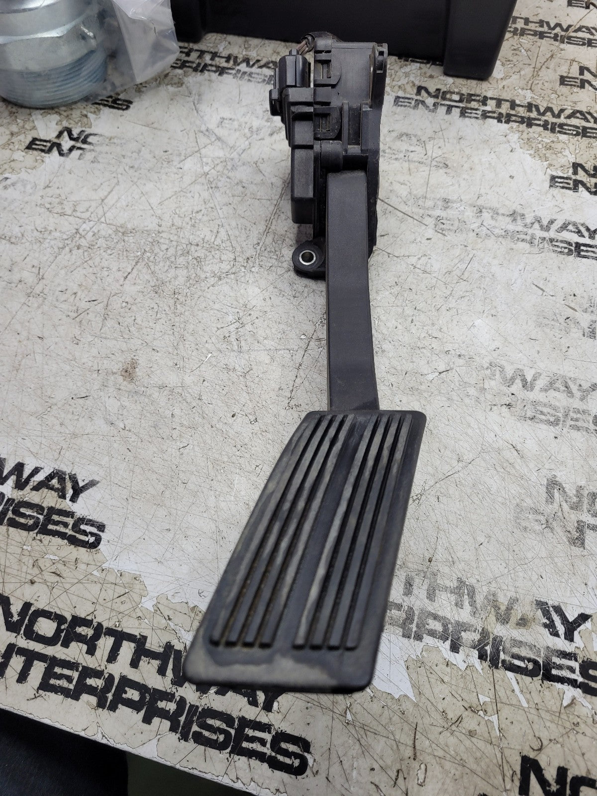 USED 53032794AB THROTTLE PEDAL