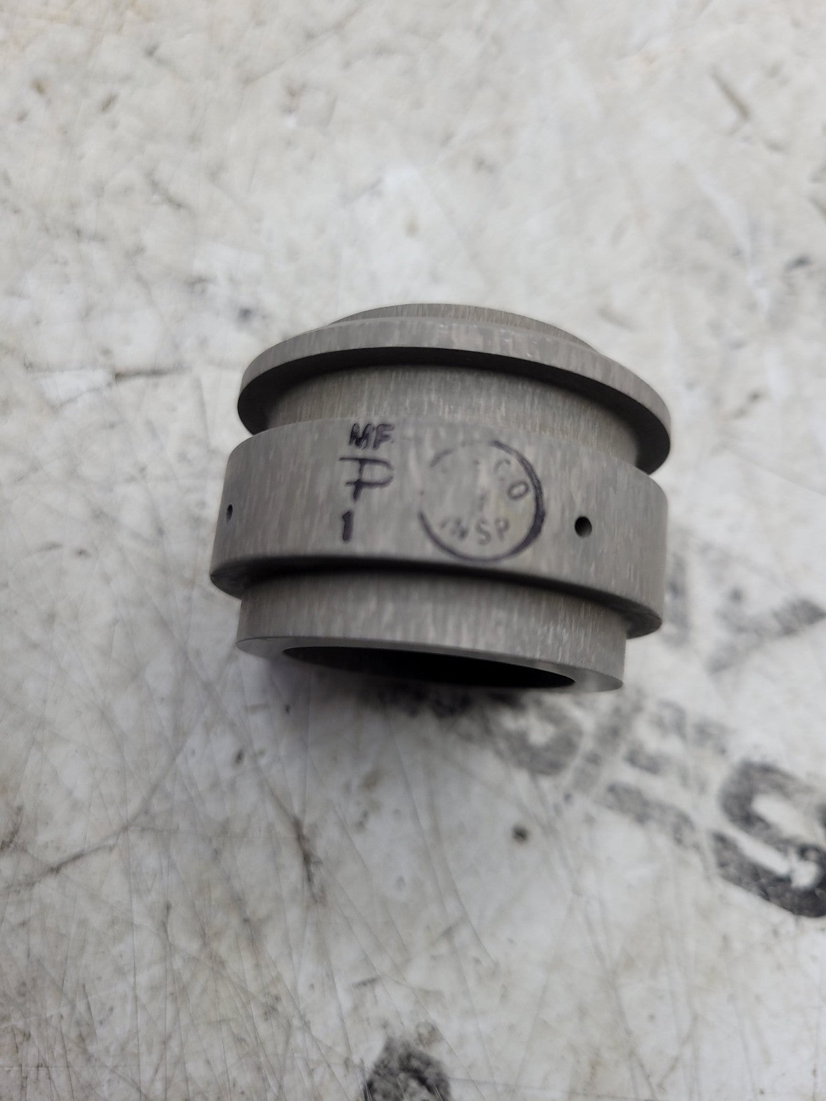 NEW OLD STOCK FSCM 1650-00-065-1187 / 2-43334-1 BUSHING