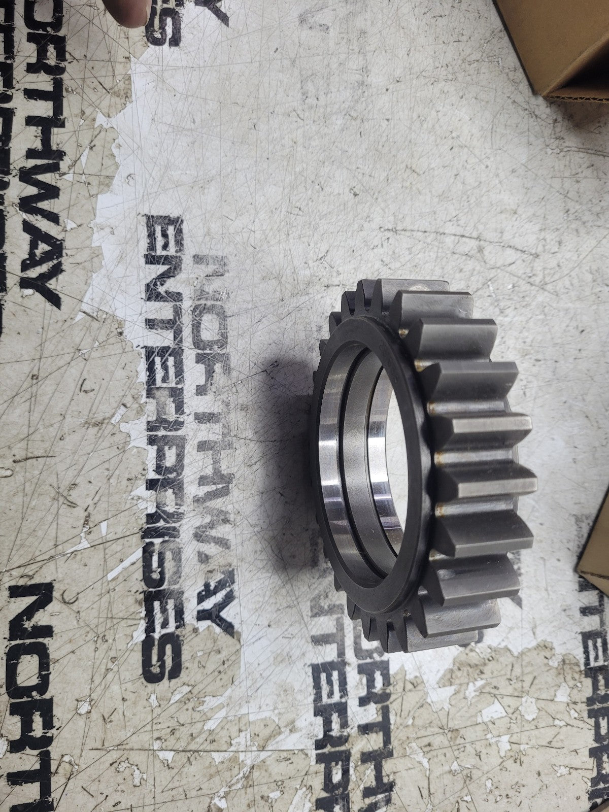 NEW 231633 GEAR CLARK