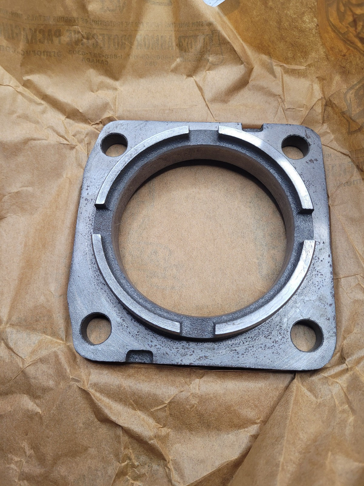 NEW Dana Spicer Bearing Cap P/N: 231818
