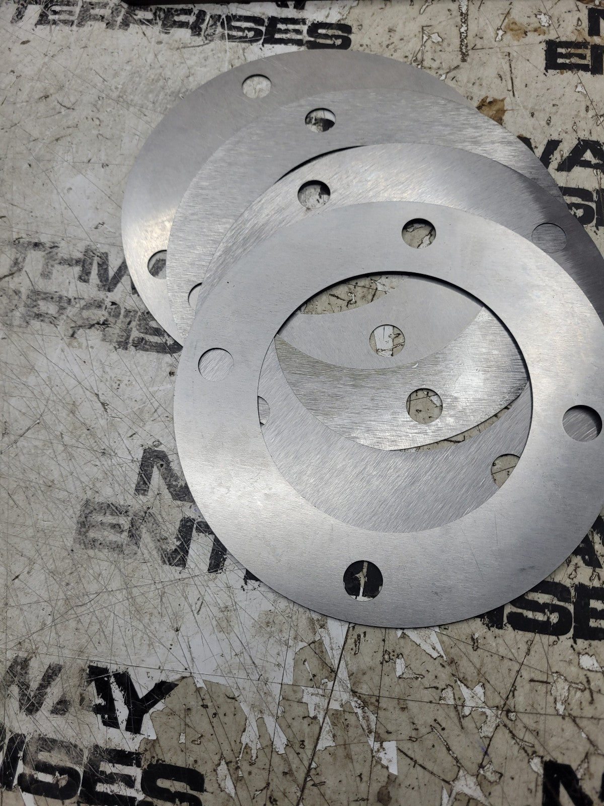 NEW PACK OF 4 SHIMS CNH 692308