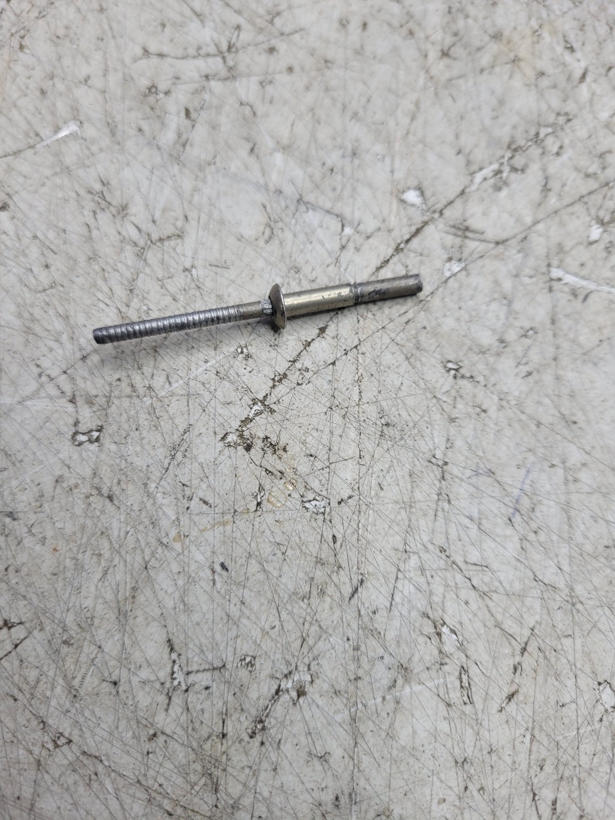 NEW OLD STOCK LOT OF 250 PC RIVETS 5320-00-090-5327 / RV800-4-5