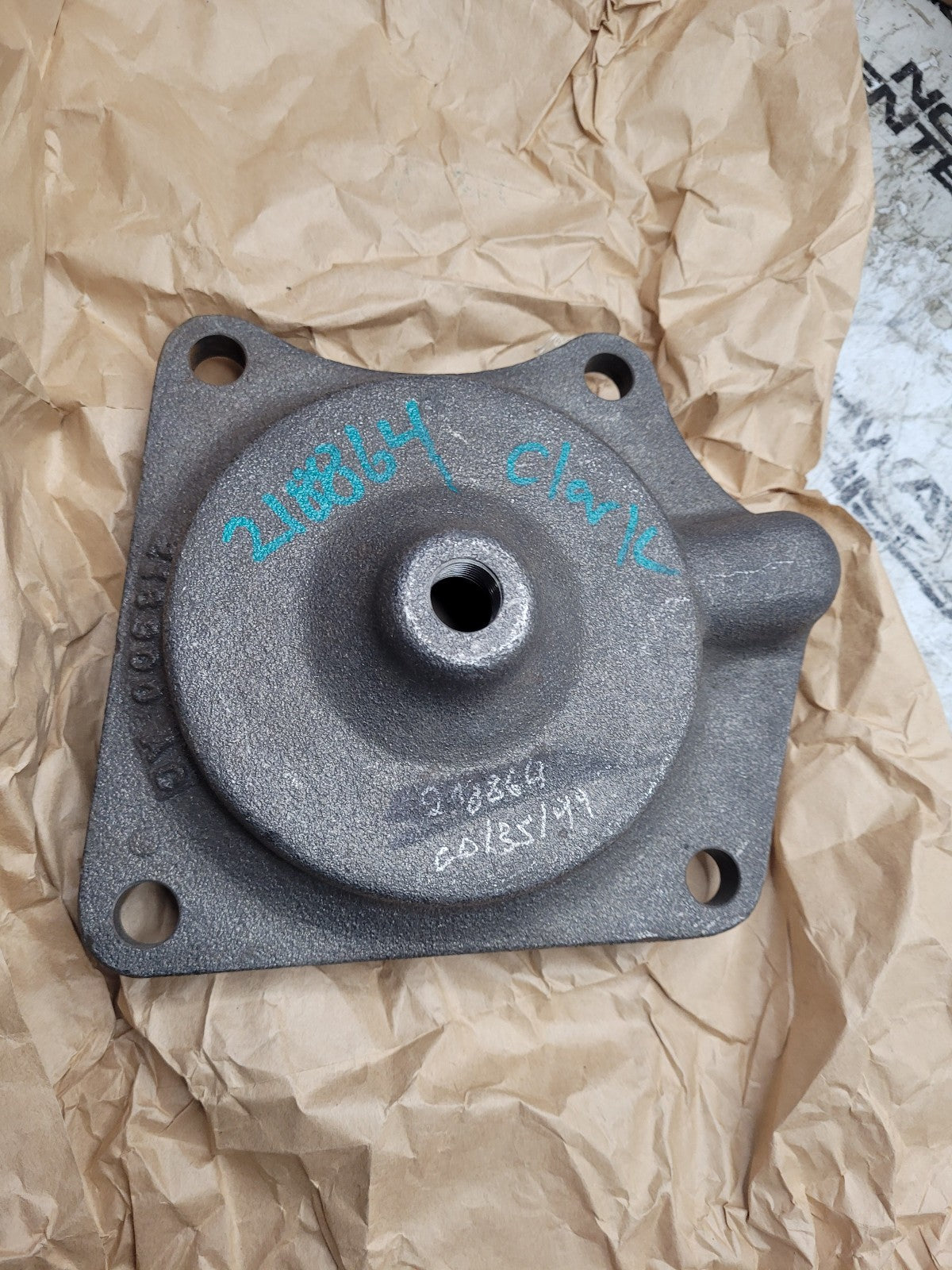 NEW  Bearing Cap OEM Dana Clark Part Number 218864