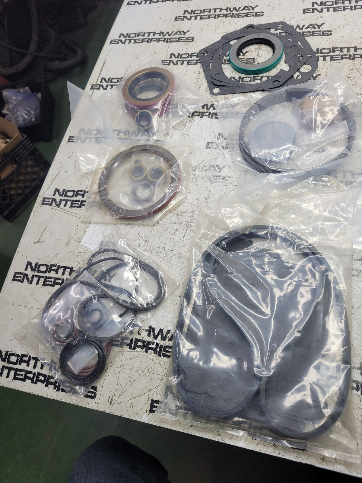 New Clark 28000 Series Transmission Gasket Seal Kit 801826 Possibly Incomplete