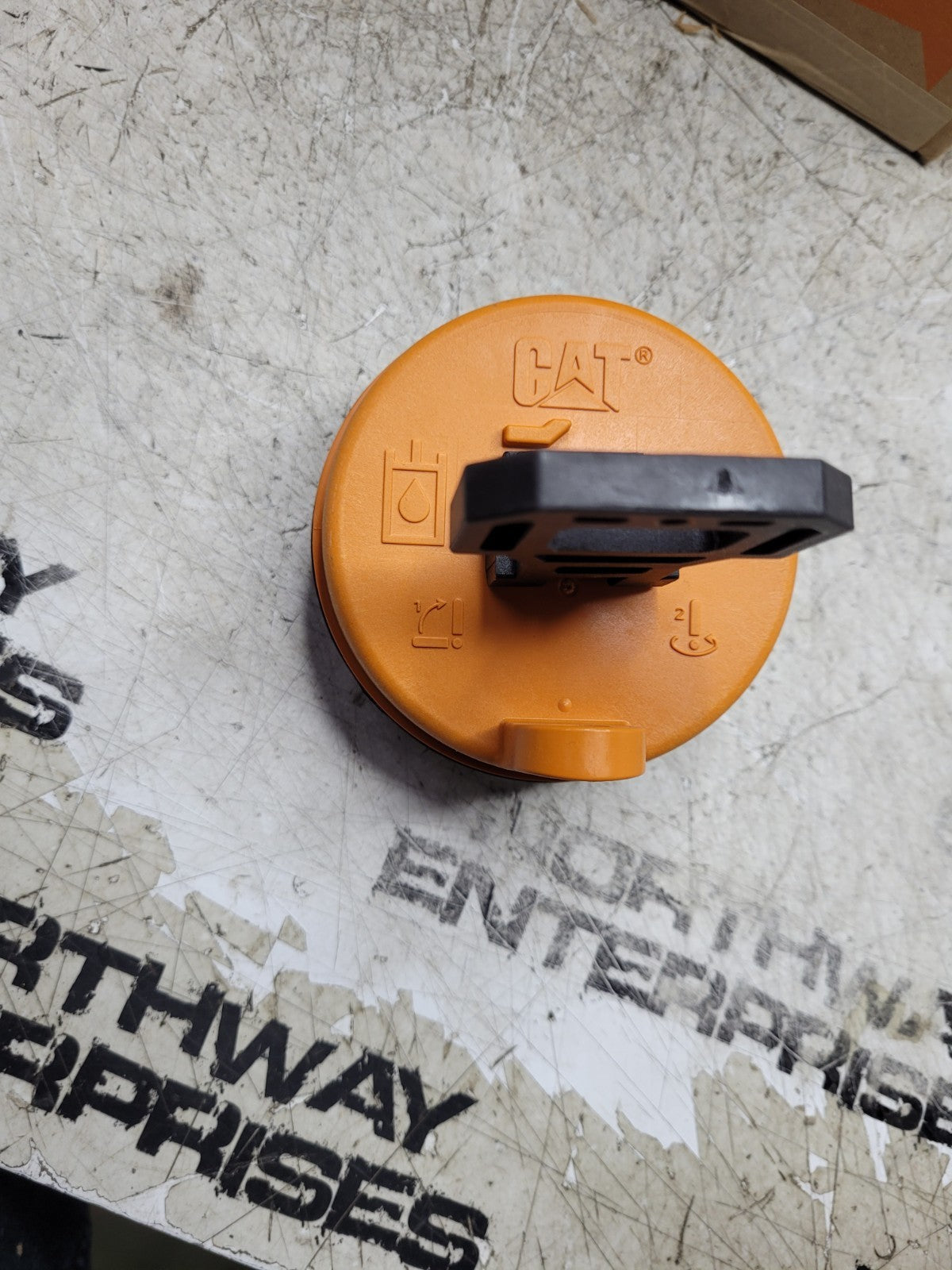 NEW CAT 142-8937: Lockable Non Vent Cap 1428937