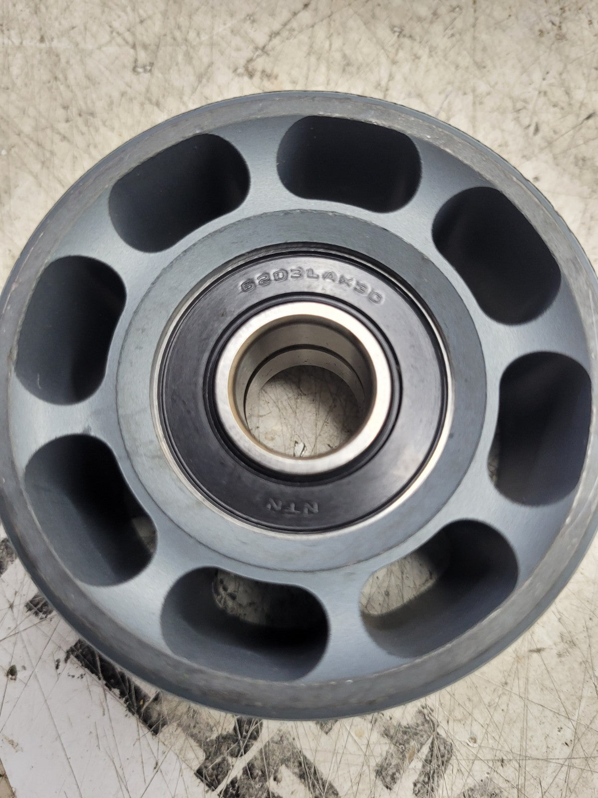 RE505264 JOHN DEERE IDLER PULLEY OEM  7600 7700 7800 7610 7710 7810 8100 8200