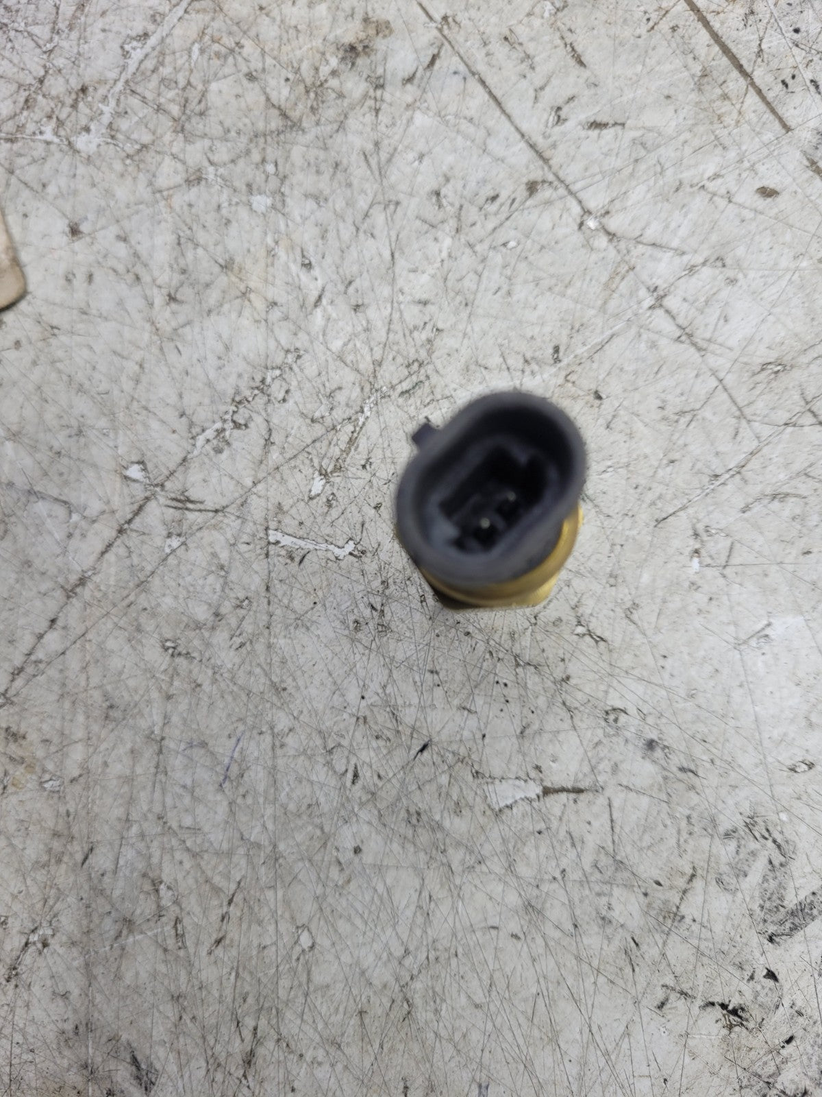 RE38310 JOHN DEERE TEMPERATURE SENSOR